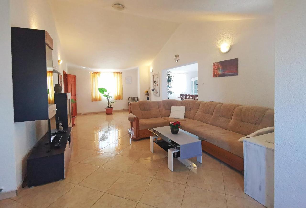Apartman Luna Sveti Lovrec Pazenaticki Exterior photo